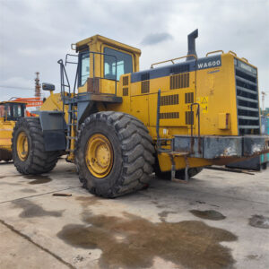 Komatsu WA600-3 wheel loader