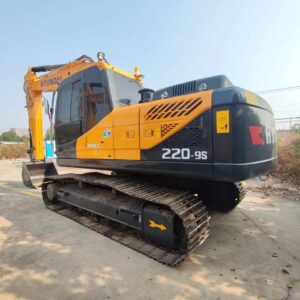 Hyundai Robex R220-9 tracked excavator